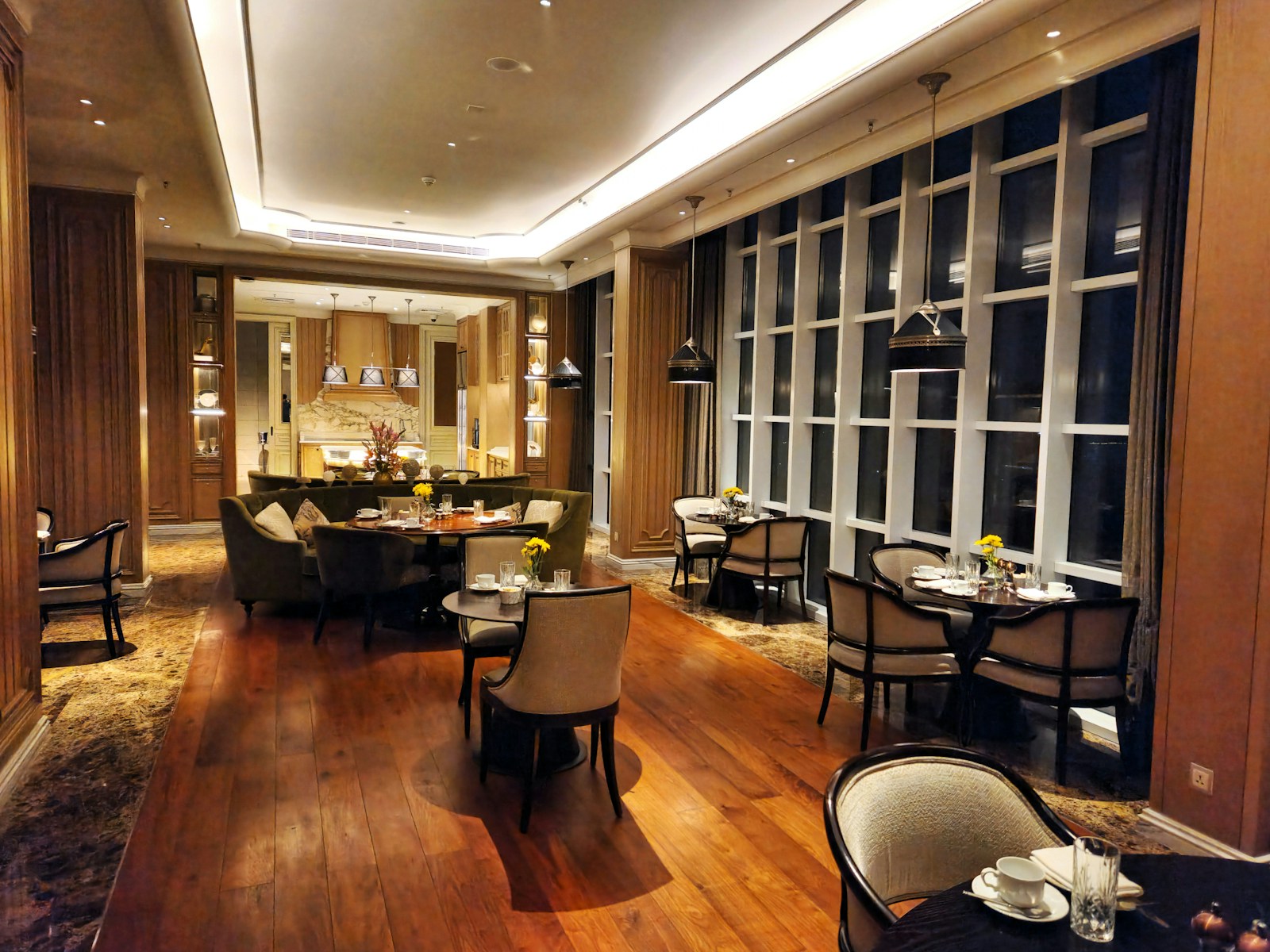 Ambientación del restaurante Ceniza, cocina de fuego vivo
